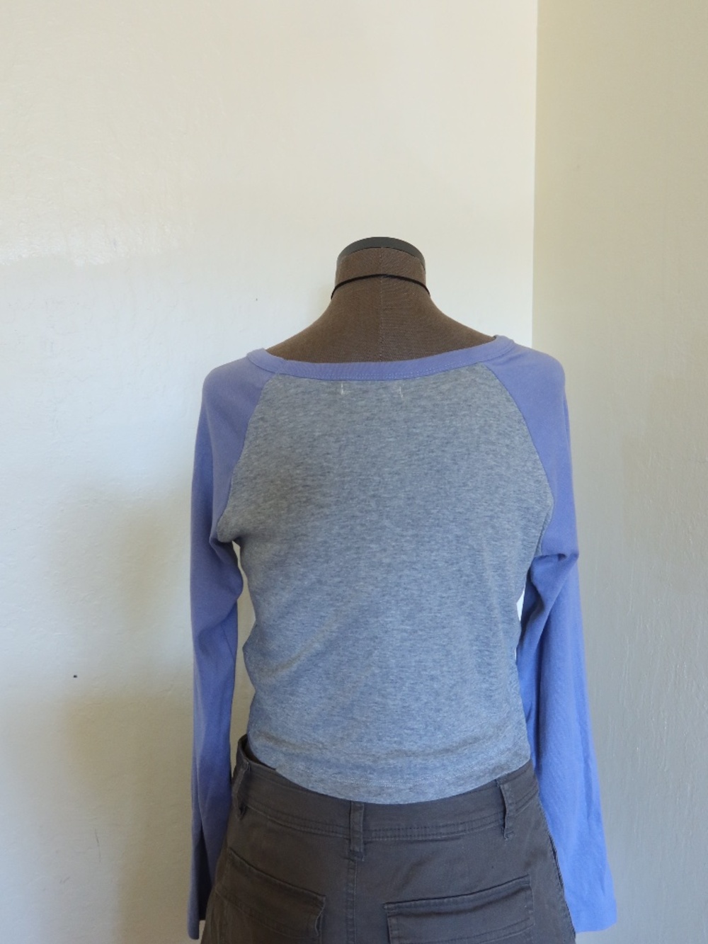 Periwinkle & Gray Colorblock Raglan Crop Tee - Picture 3 of 6